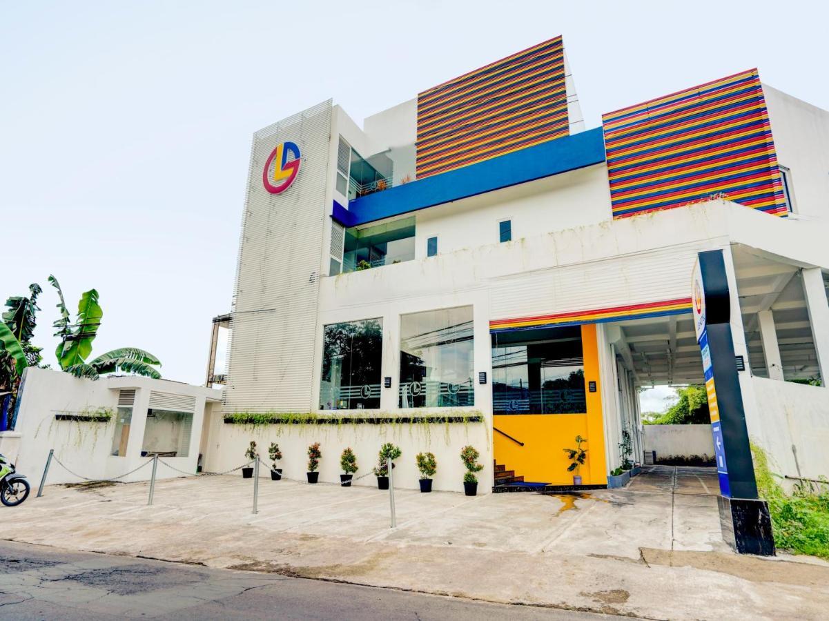 Lg Hotel Jember Exterior photo