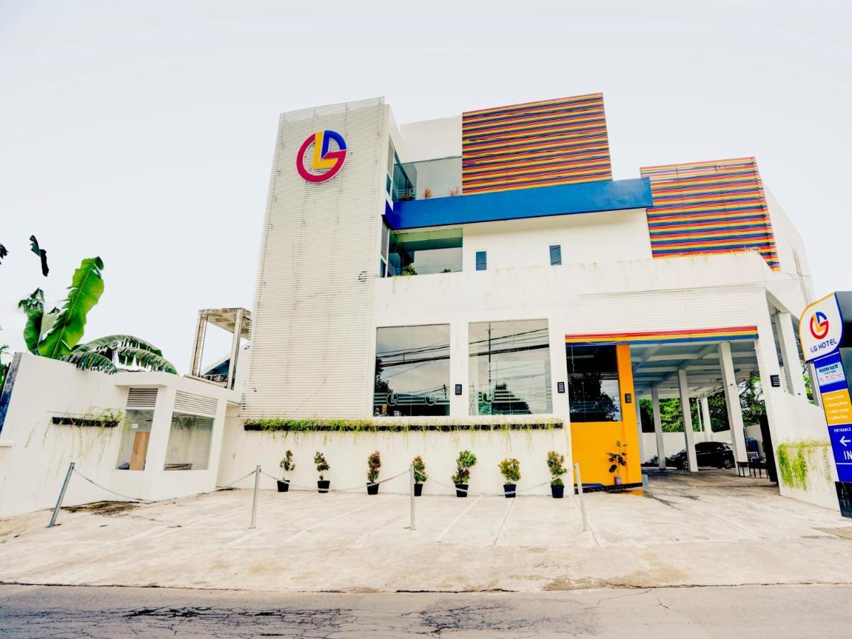Lg Hotel Jember Exterior photo