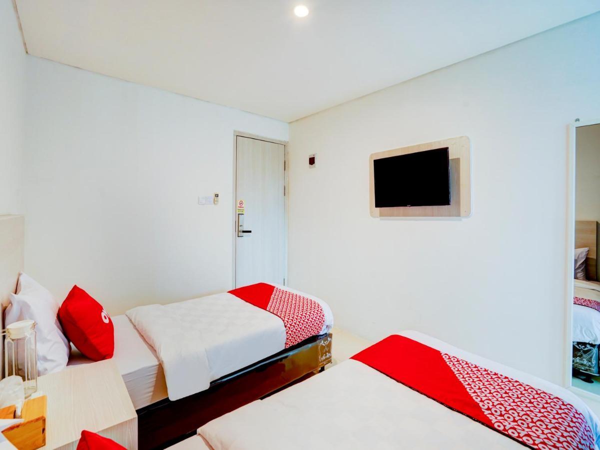 Lg Hotel Jember Exterior photo