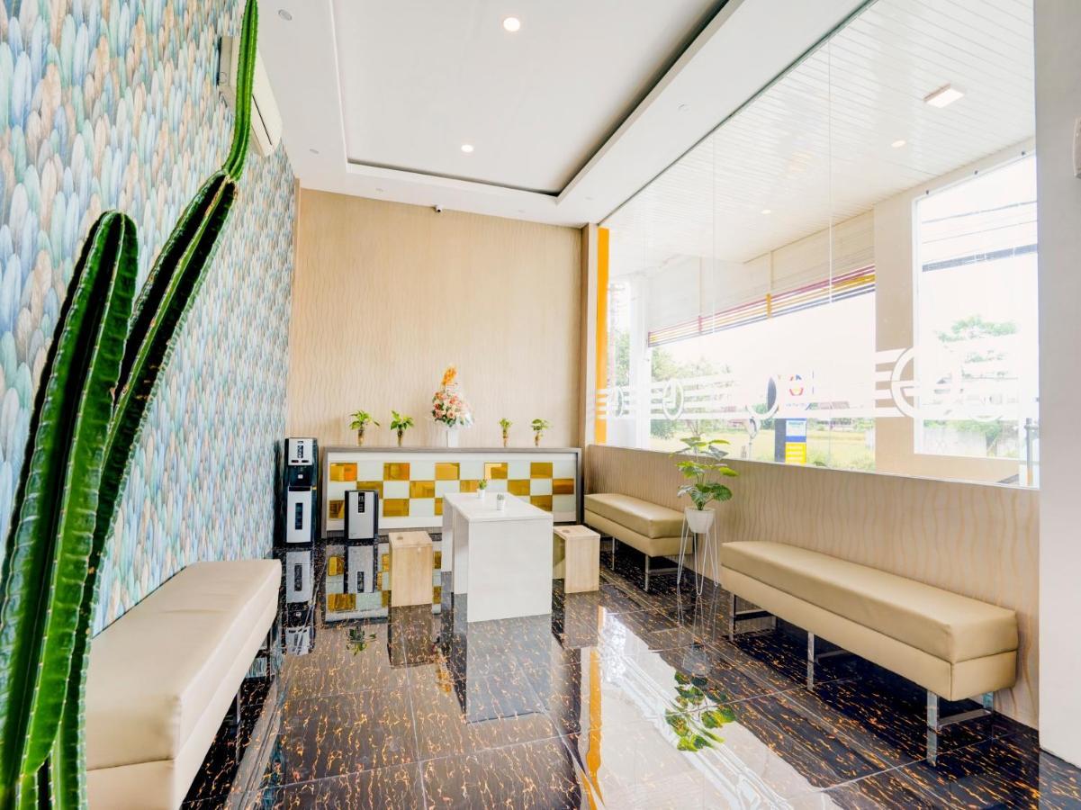 Lg Hotel Jember Exterior photo