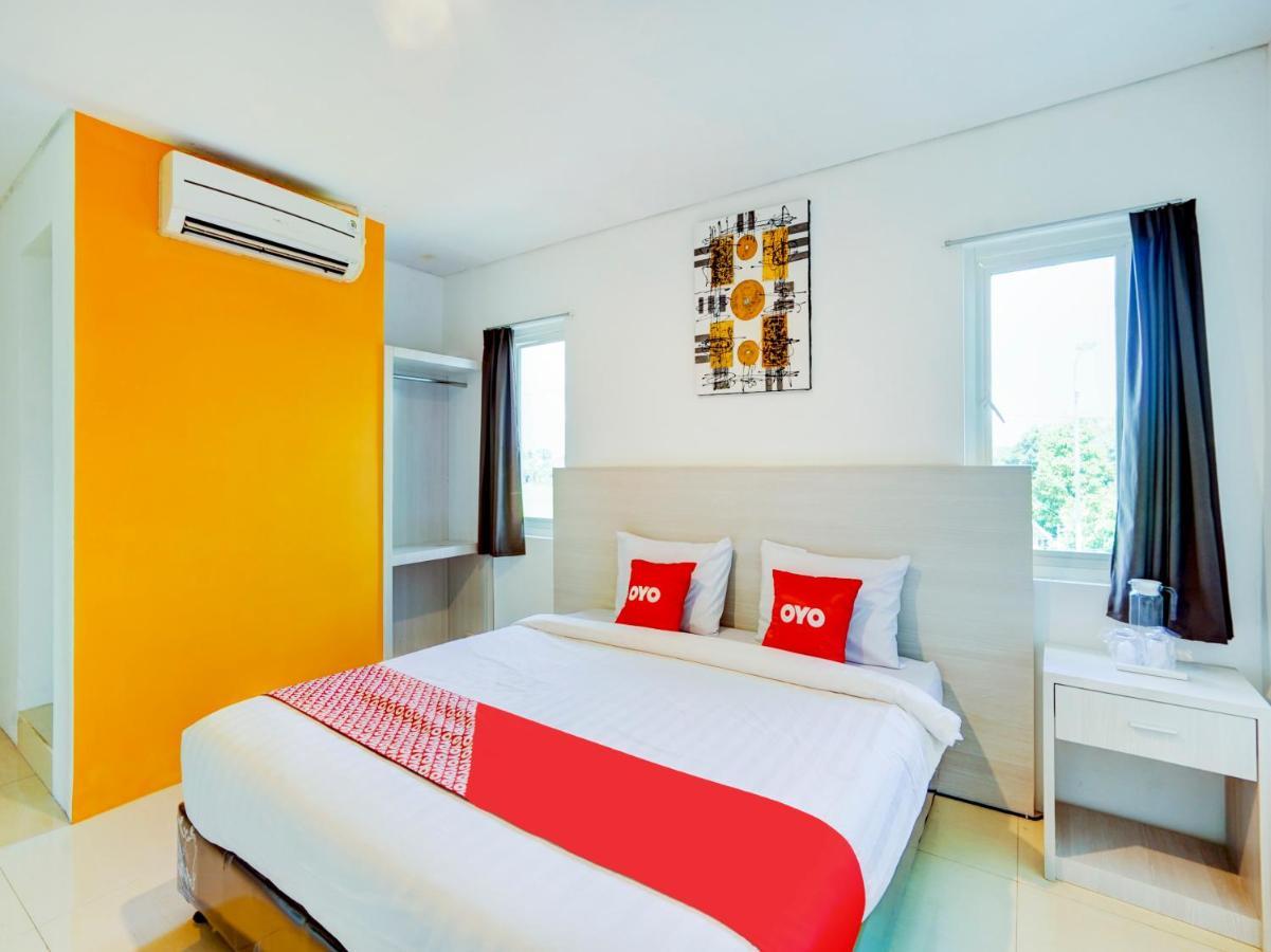 Lg Hotel Jember Exterior photo