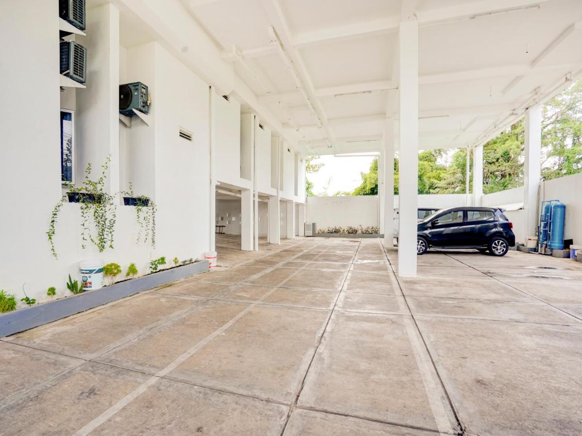 Lg Hotel Jember Exterior photo